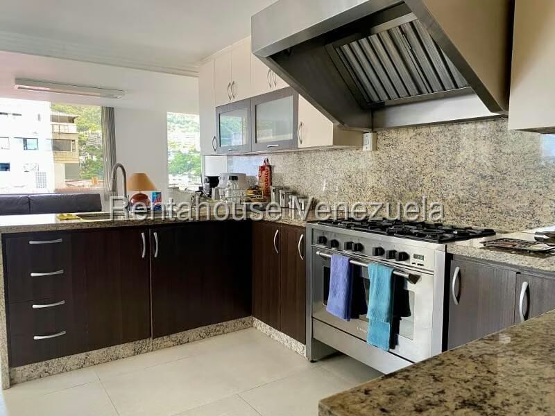 Apartamento (1 Nivel) en Alquiler en Los Palos Grandes, Distrito Metropolitano - 15