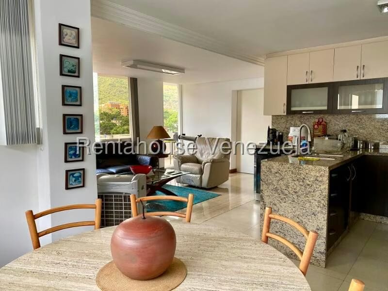 Apartamento (1 Nivel) en Alquiler en Los Palos Grandes, Distrito Metropolitano - 18