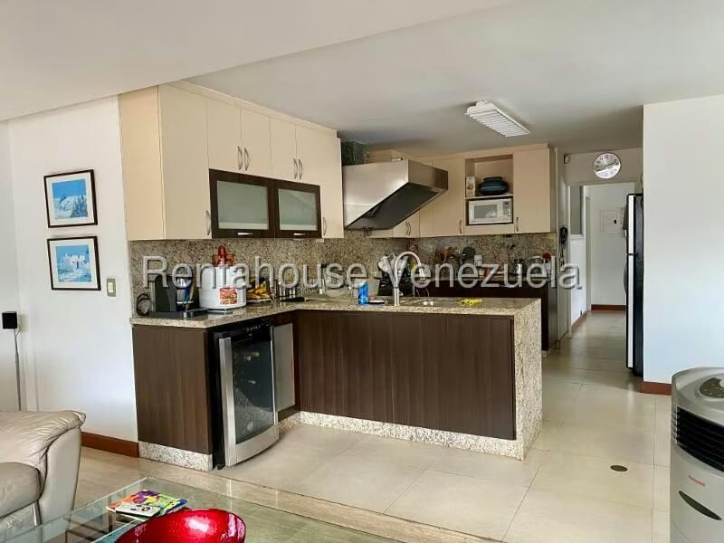 Apartamento (1 Nivel) en Alquiler en Los Palos Grandes, Distrito Metropolitano - 19