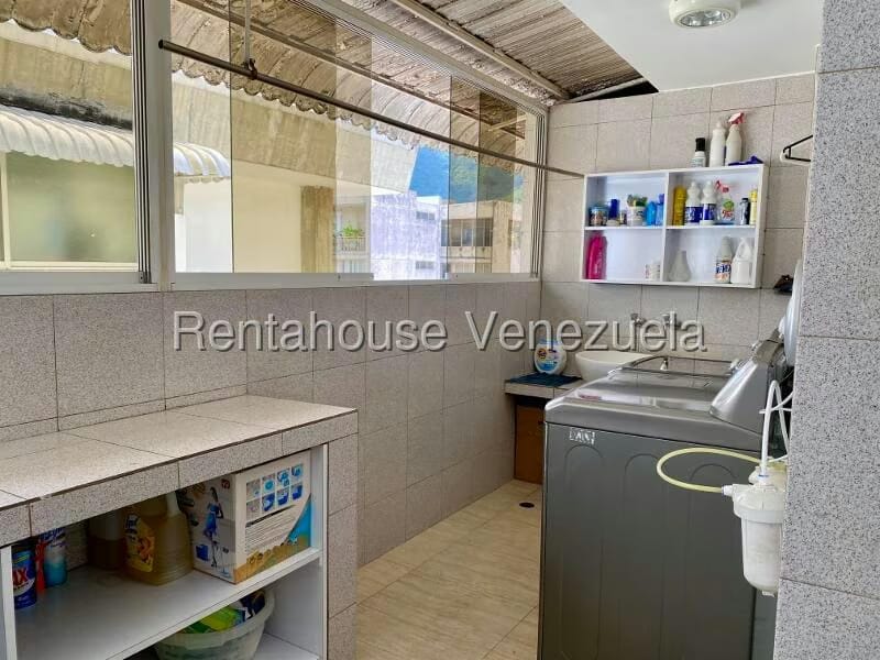 Apartamento (1 Nivel) en Alquiler en Los Palos Grandes, Distrito Metropolitano - 20