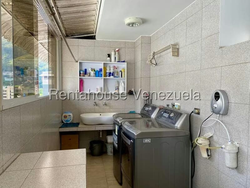 Apartamento (1 Nivel) en Alquiler en Los Palos Grandes, Distrito Metropolitano - 21