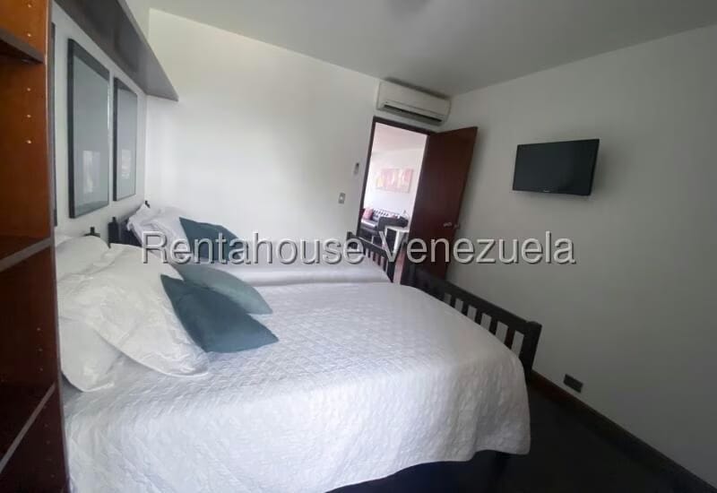 Apartamento (1 Nivel) en Alquiler en Los Palos Grandes, Distrito Metropolitano - 29