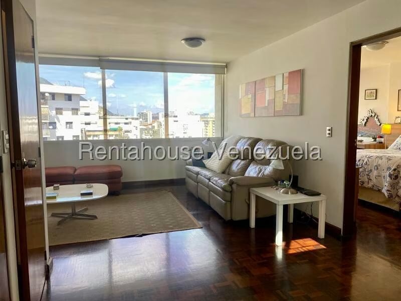 Apartamento (1 Nivel) en Alquiler en Los Palos Grandes, Distrito Metropolitano - 30