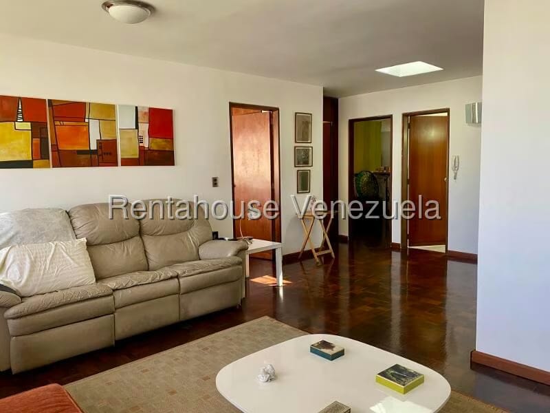 Apartamento (1 Nivel) en Alquiler en Los Palos Grandes, Distrito Metropolitano - 33