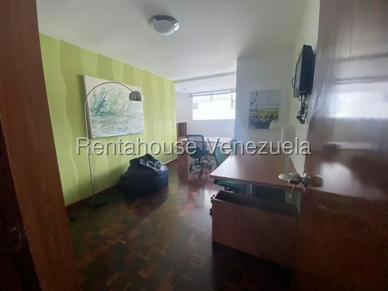 Apartamento (1 Nivel) en Alquiler en Los Palos Grandes, Distrito Metropolitano - 34