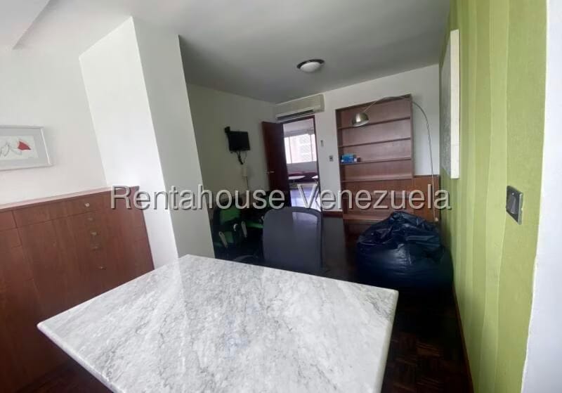 Apartamento (1 Nivel) en Alquiler en Los Palos Grandes, Distrito Metropolitano - 35