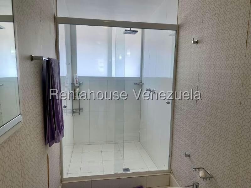 Apartamento (1 Nivel) en Alquiler en Los Palos Grandes, Distrito Metropolitano - 42