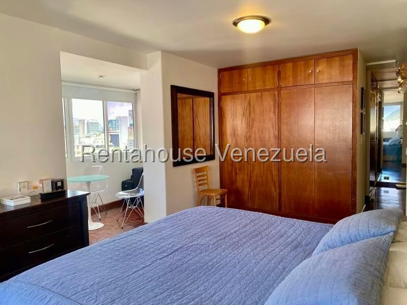 Apartamento (1 Nivel) en Alquiler en Los Palos Grandes, Distrito Metropolitano - 46