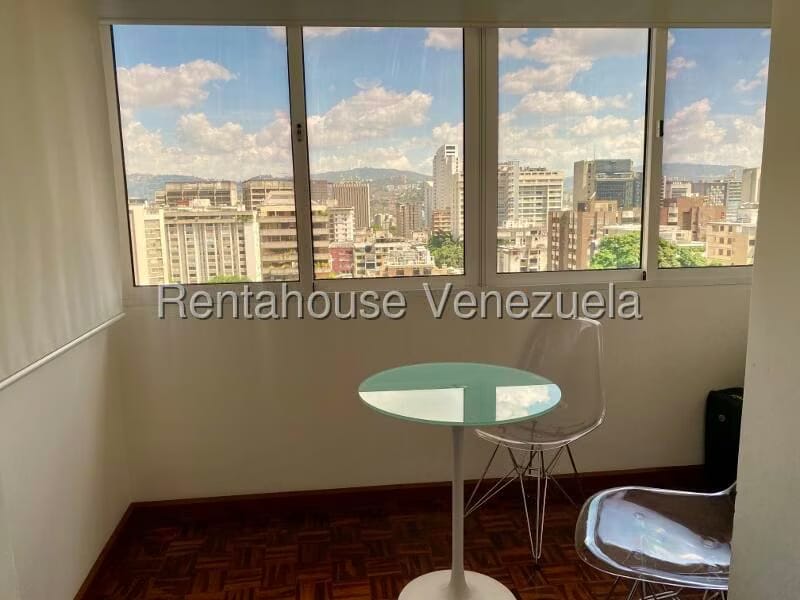 Apartamento (1 Nivel) en Alquiler en Los Palos Grandes, Distrito Metropolitano - 47