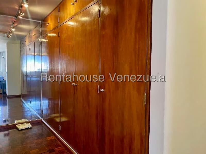Apartamento (1 Nivel) en Alquiler en Los Palos Grandes, Distrito Metropolitano - 48