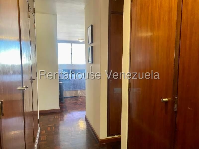 Apartamento (1 Nivel) en Alquiler en Los Palos Grandes, Distrito Metropolitano - 49