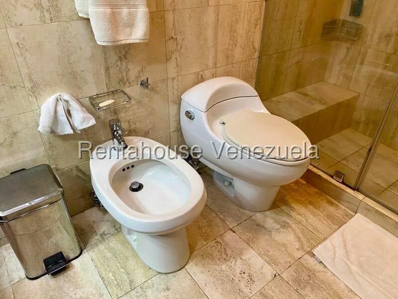 Apartamento (1 Nivel) en Alquiler en Los Palos Grandes, Distrito Metropolitano - 51