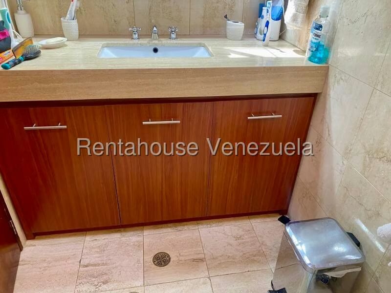 Apartamento (1 Nivel) en Alquiler en Los Palos Grandes, Distrito Metropolitano - 52