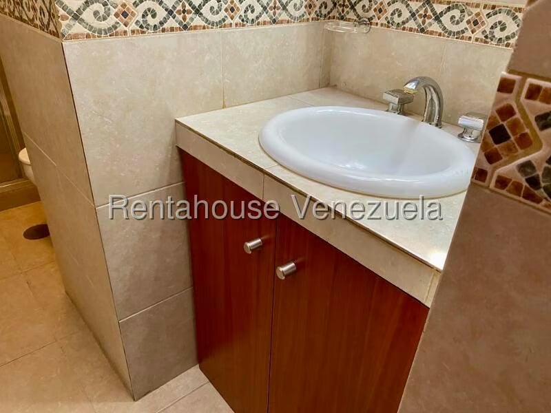 Apartamento (1 Nivel) en Alquiler en Los Palos Grandes, Distrito Metropolitano - 56