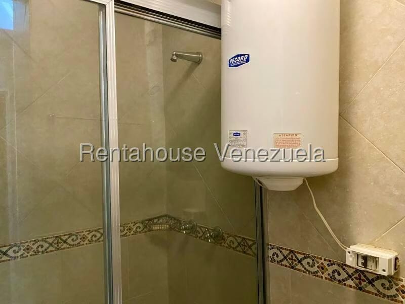 Apartamento (1 Nivel) en Alquiler en Los Palos Grandes, Distrito Metropolitano - 58