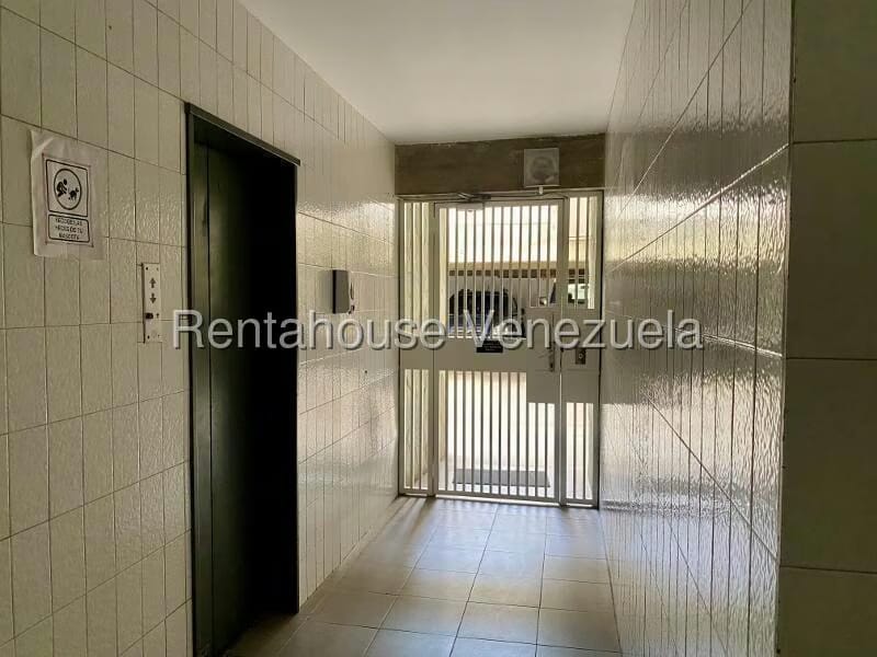 Apartamento (1 Nivel) en Alquiler en Los Palos Grandes, Distrito Metropolitano - 59