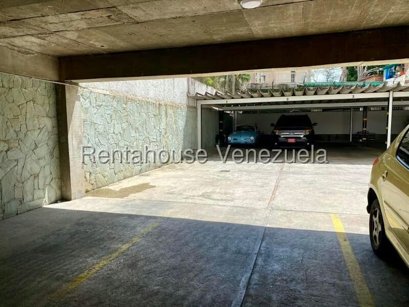 Apartamento (1 Nivel) en Alquiler en Los Palos Grandes, Distrito Metropolitano - 64