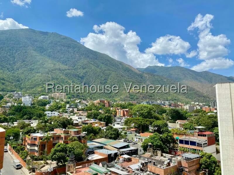 Apartamento (1 Nivel) en Alquiler en Los Palos Grandes, Distrito Metropolitano - 70