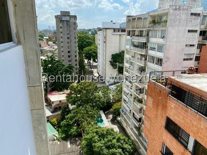 Apartamento (1 Nivel) en Alquiler en Los Palos Grandes, Distrito Metropolitano - 73