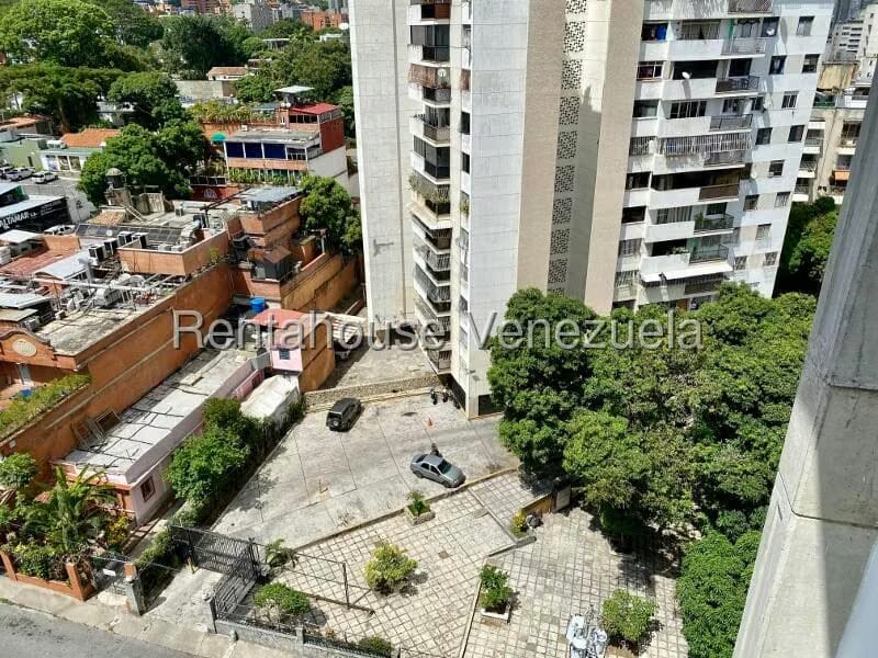 Apartamento (1 Nivel) en Alquiler en Los Palos Grandes, Distrito Metropolitano - 75