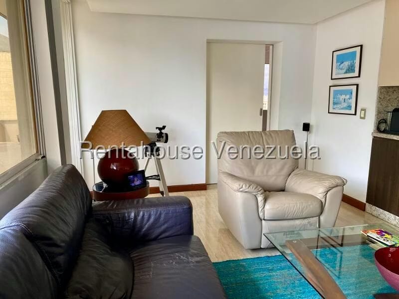 Apartamento (1 Nivel) en Alquiler en Los Palos Grandes, Distrito Metropolitano - 10
