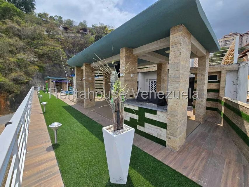 Townhouse (Duplex) en Venta en Colinas de Santa Monica, Distrito Metropolitano - 2