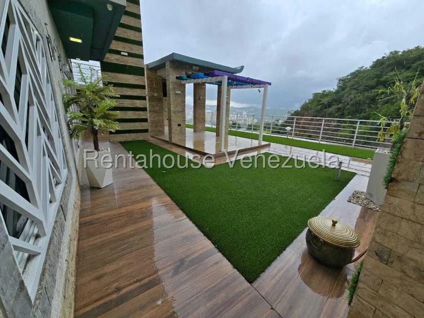 Townhouse (Duplex) en Venta en Colinas de Santa Monica, Distrito Metropolitano - 11