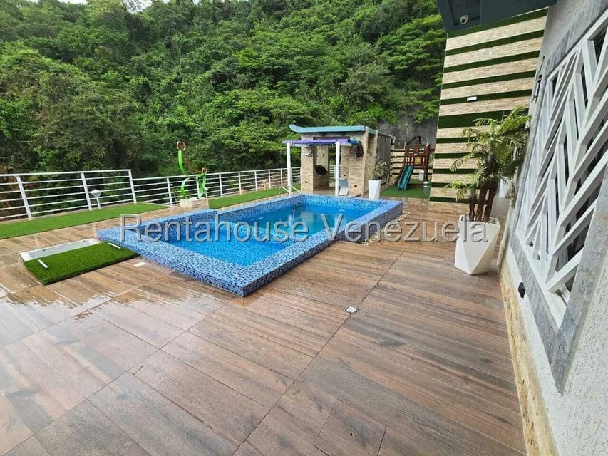 Townhouse (Duplex) en Venta en Colinas de Santa Monica, Distrito Metropolitano - 12