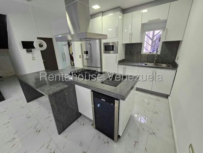 Townhouse (Duplex) en Venta en Colinas de Santa Monica, Distrito Metropolitano - 14