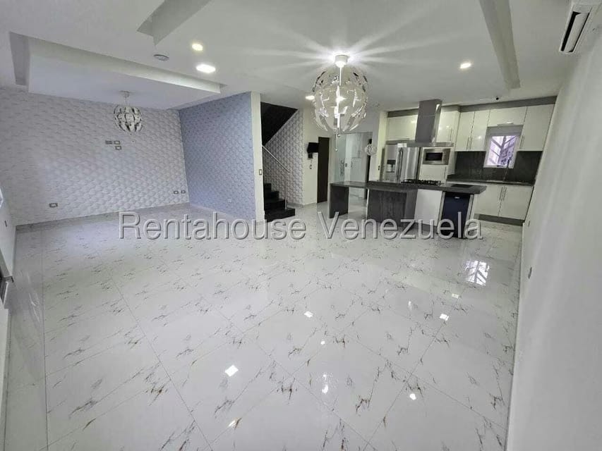 Townhouse (Duplex) en Venta en Colinas de Santa Monica, Distrito Metropolitano - 15