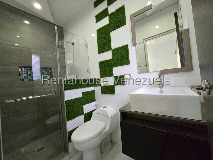 Townhouse (Duplex) en Venta en Colinas de Santa Monica, Distrito Metropolitano - 16