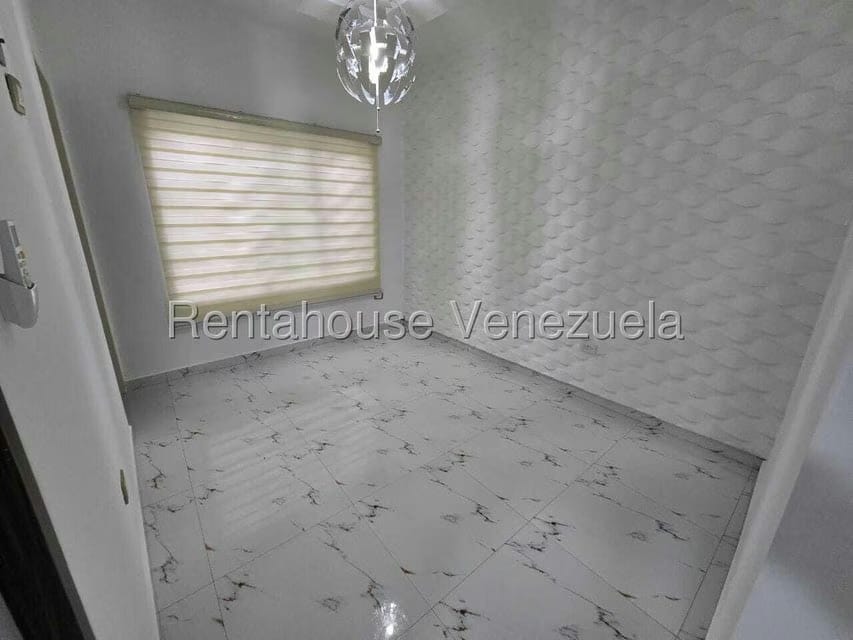 Townhouse (Duplex) en Venta en Colinas de Santa Monica, Distrito Metropolitano - 18