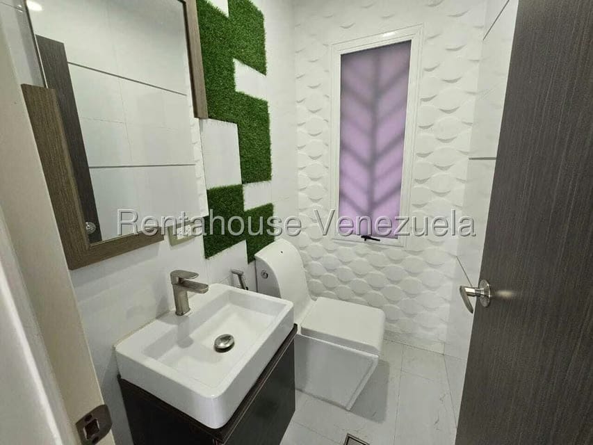 Townhouse (Duplex) en Venta en Colinas de Santa Monica, Distrito Metropolitano - 19