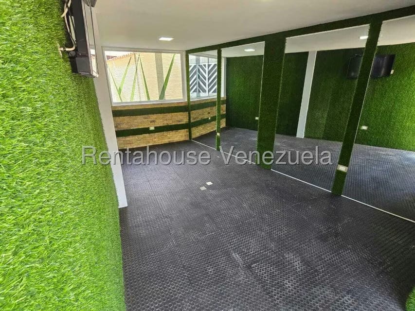 Townhouse (Duplex) en Venta en Colinas de Santa Monica, Distrito Metropolitano - 3