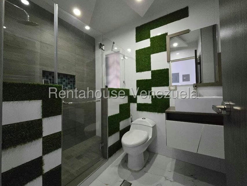 Townhouse (Duplex) en Venta en Colinas de Santa Monica, Distrito Metropolitano - 24
