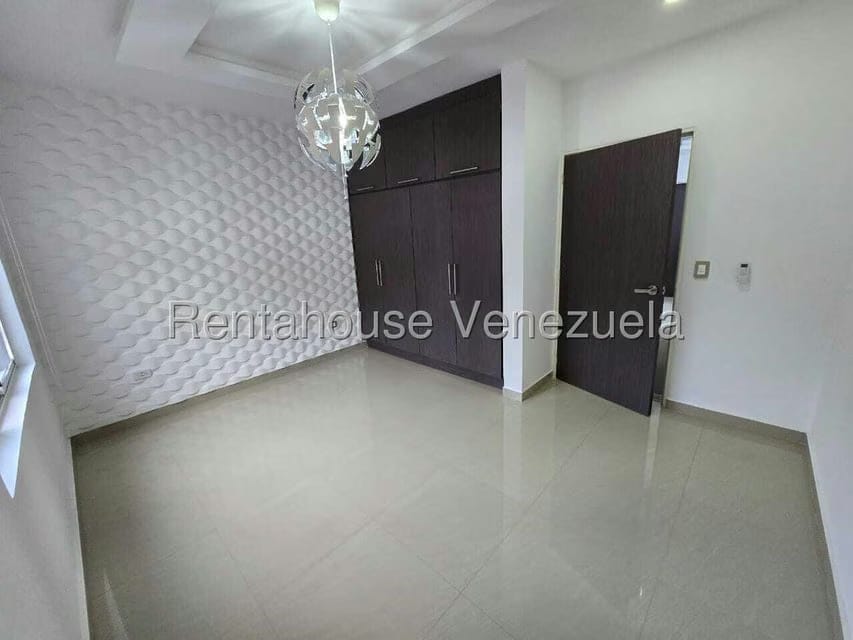 Townhouse (Duplex) en Venta en Colinas de Santa Monica, Distrito Metropolitano - 25