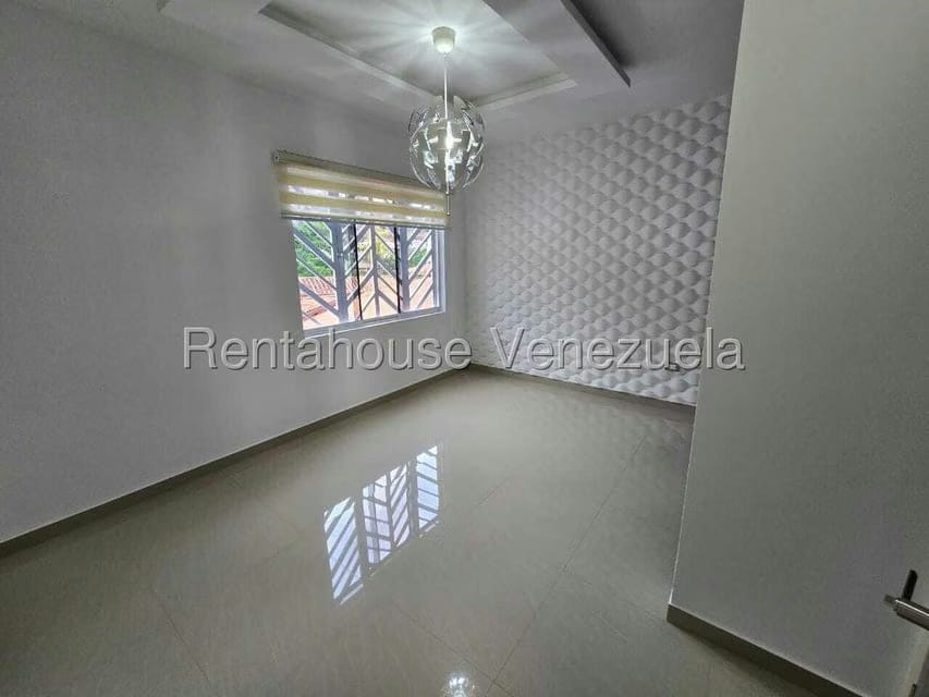 Townhouse (Duplex) en Venta en Colinas de Santa Monica, Distrito Metropolitano - 26
