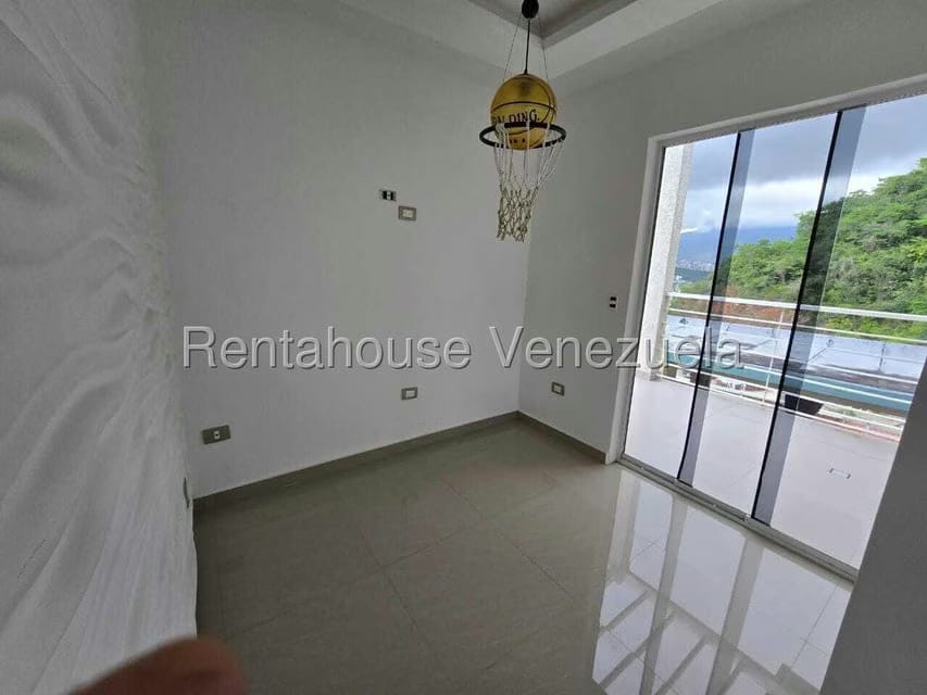 Townhouse (Duplex) en Venta en Colinas de Santa Monica, Distrito Metropolitano - 30