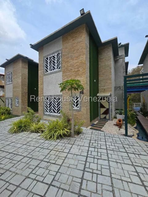 Townhouse (Duplex) en Venta en Colinas de Santa Monica, Distrito Metropolitano - 4