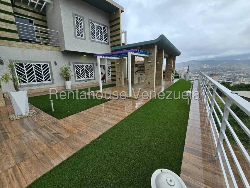 Townhouse (Duplex) en Venta en Colinas de Santa Monica, Distrito Metropolitano - 5