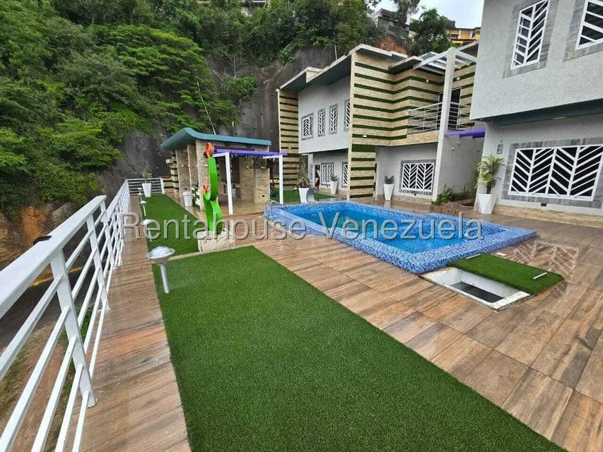 Townhouse (Duplex) en Venta en Colinas de Santa Monica, Distrito Metropolitano - 8