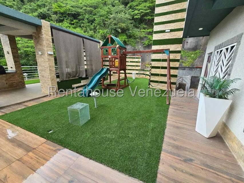 Townhouse (Duplex) en Venta en Colinas de Santa Monica, Distrito Metropolitano - 9