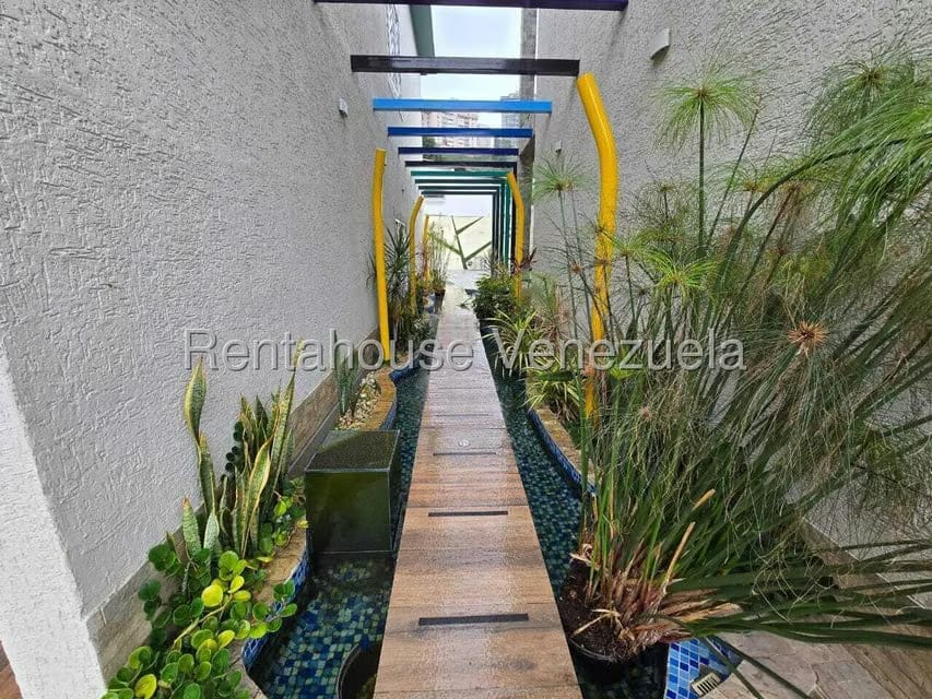 Townhouse (Duplex) en Venta en Colinas de Santa Monica, Distrito Metropolitano - 10