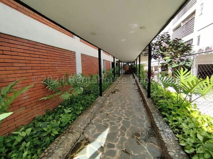 Apartamento (1 Nivel) en Venta en Cumbres de Curumo, Distrito Metropolitano - 2