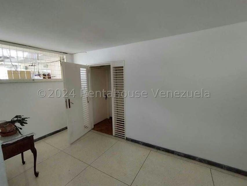 Apartamento (1 Nivel) en Venta en Cumbres de Curumo, Distrito Metropolitano - 4
