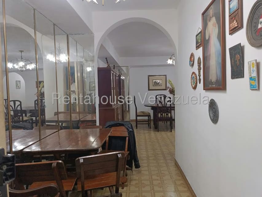 Apartamento (1 Nivel) en Venta en Los Teques, Miranda - 2