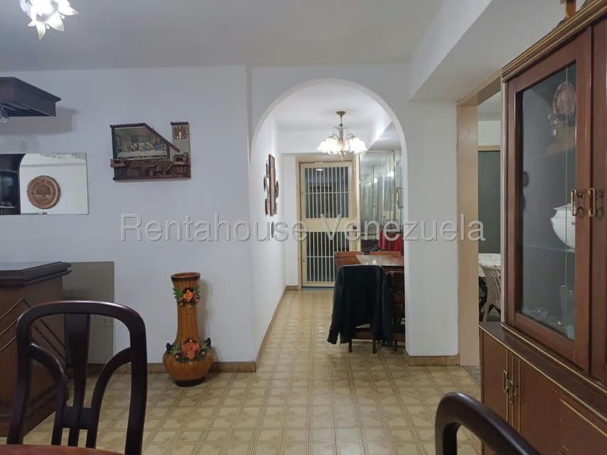 Apartamento (1 Nivel) en Venta en Los Teques, Miranda - 3