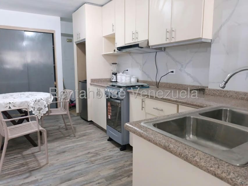 Apartamento (1 Nivel) en Venta en Los Teques, Miranda - 4
