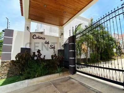 Townhouse en Urbanizacion cerrada, estilo americano