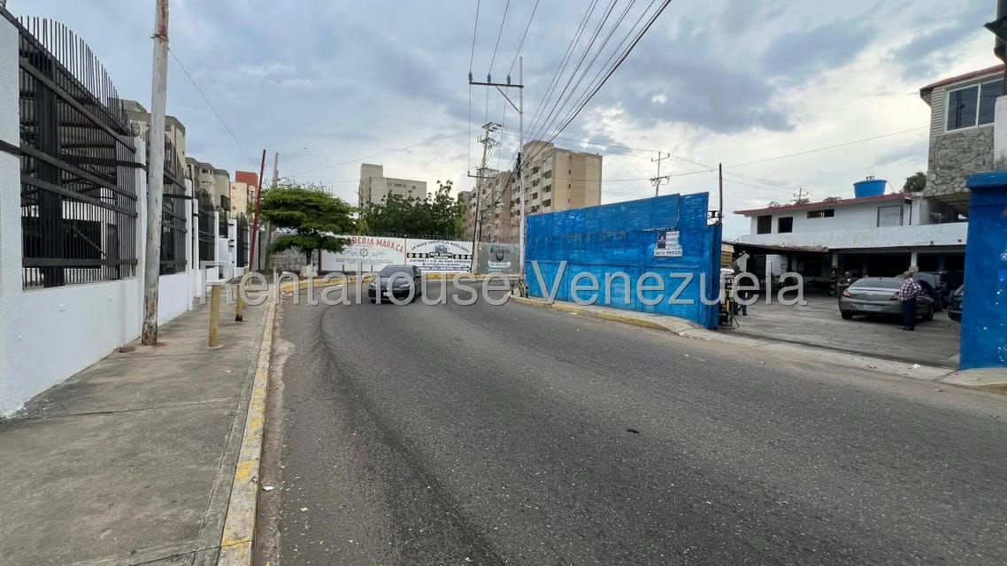 Comercial (Local Comercial) en Venta en Pueblo Nuevo, Zulia - 3